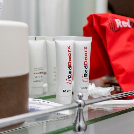Reddoorz Premium Near Pantai Losari 2 ماكاسار المظهر الخارجي الصورة
