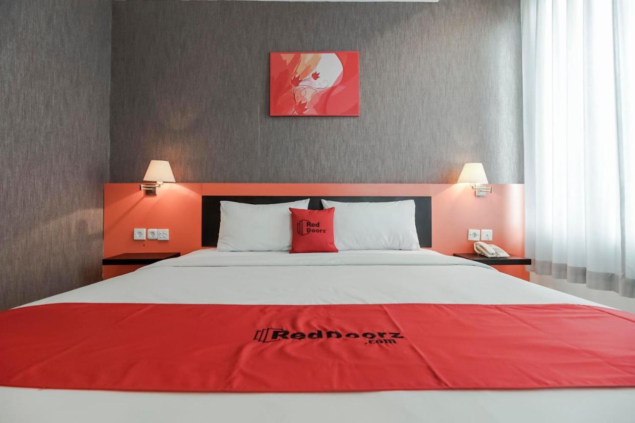 Reddoorz Premium Near Pantai Losari 2 ماكاسار المظهر الخارجي الصورة