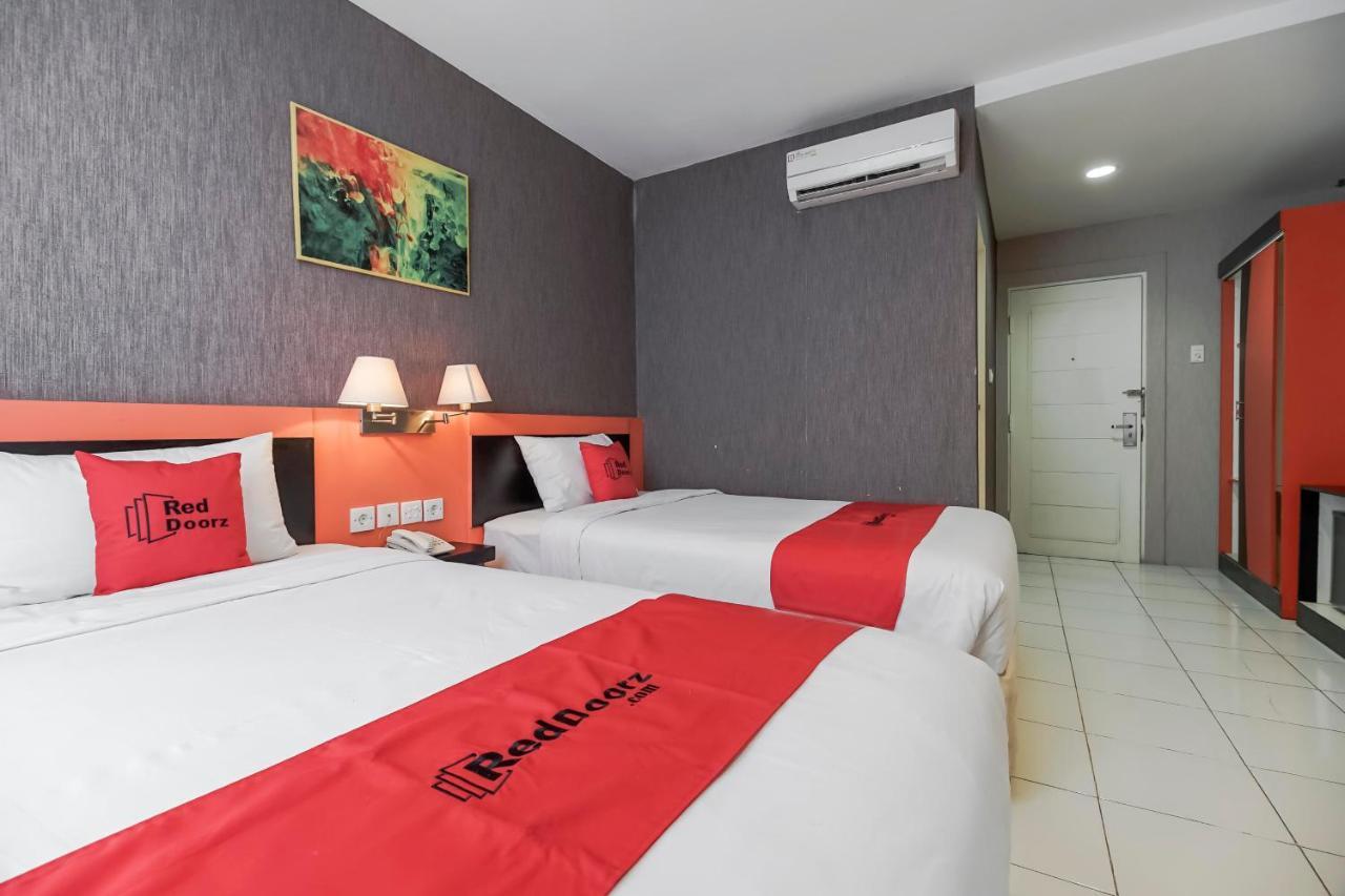 Reddoorz Premium Near Pantai Losari 2 ماكاسار المظهر الخارجي الصورة