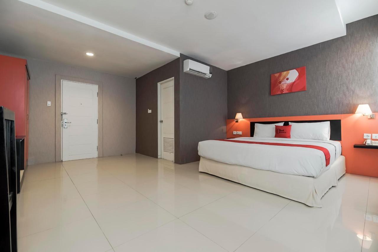 Reddoorz Premium Near Pantai Losari 2 ماكاسار المظهر الخارجي الصورة