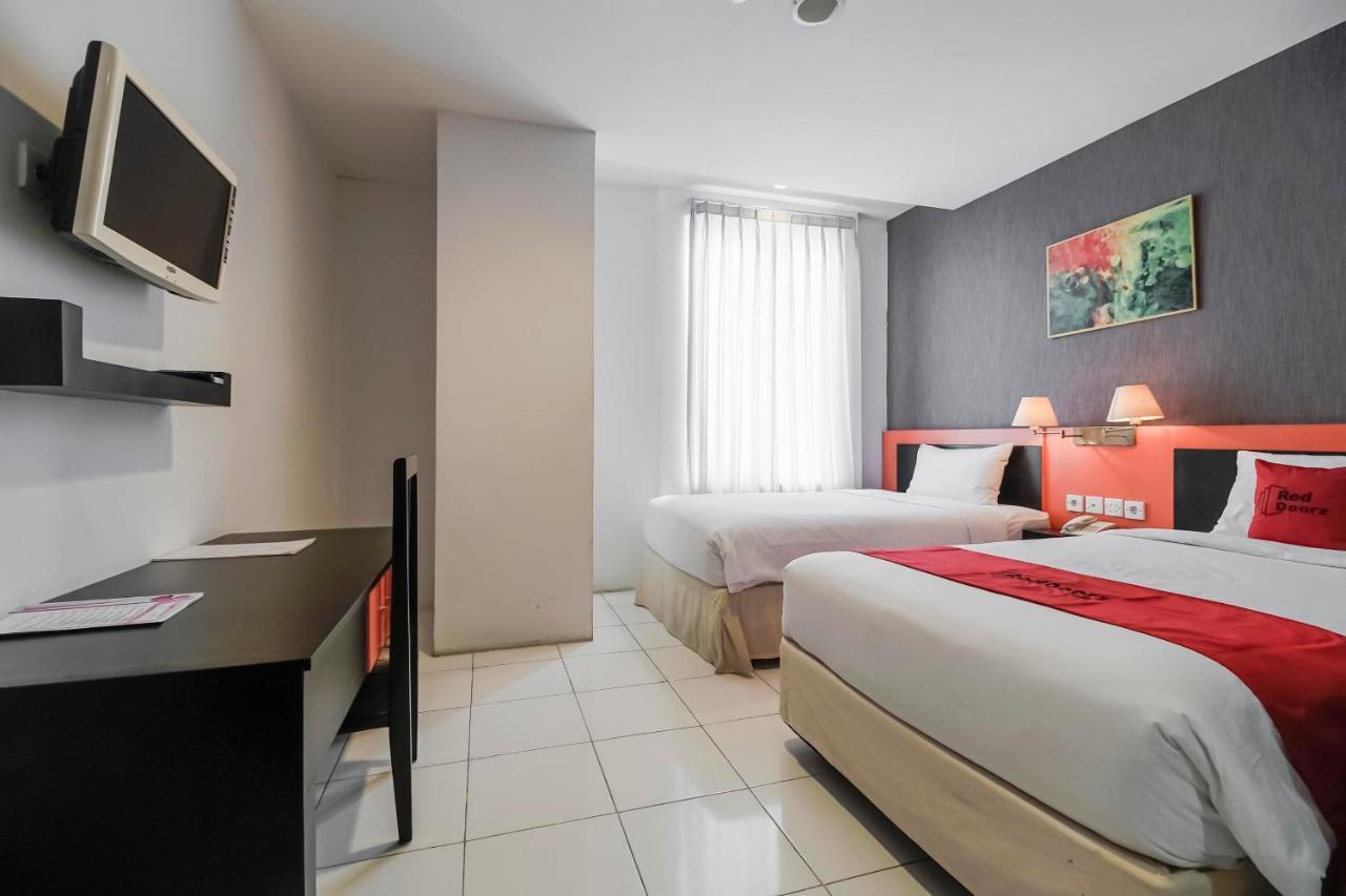 Reddoorz Premium Near Pantai Losari 2 ماكاسار المظهر الخارجي الصورة
